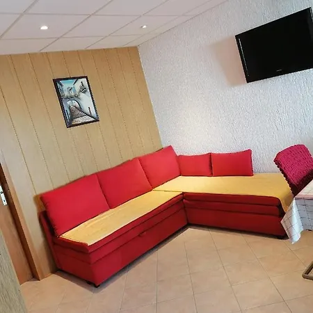 Apartment Sindi 3 *
