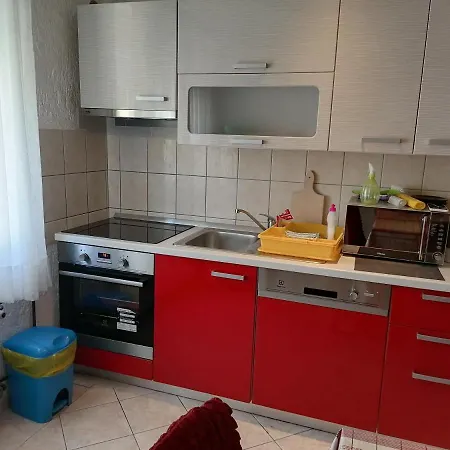 Apartment Sindi 3 *
