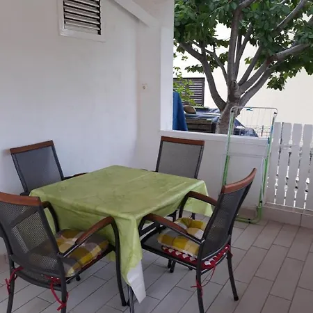 Sindi 3 Apartment