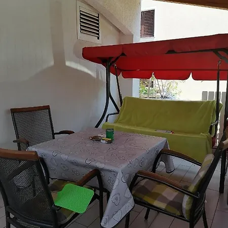 Apartamento Sindi 3 *