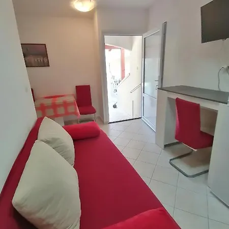 Apartment Sindi 3 Lopar