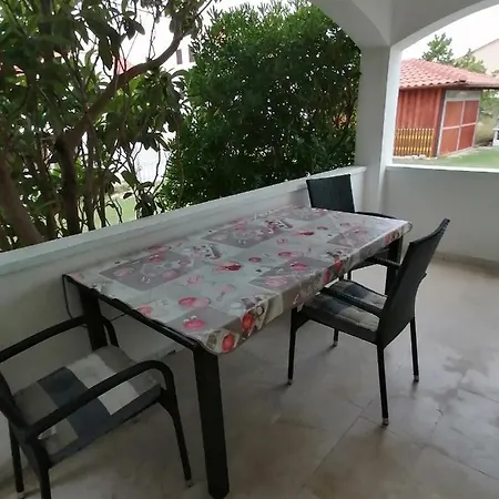Sindi 3 Apartment *