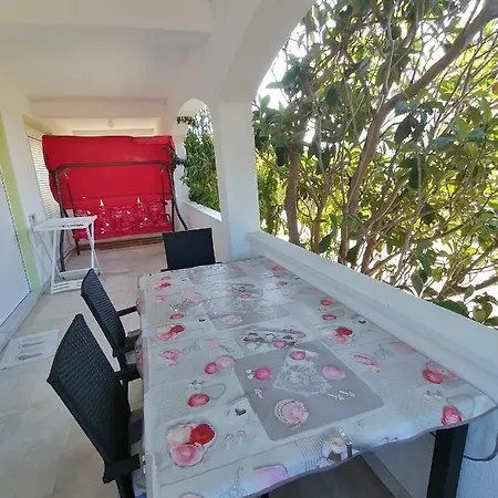 Apartment Sindi 3 Lopar