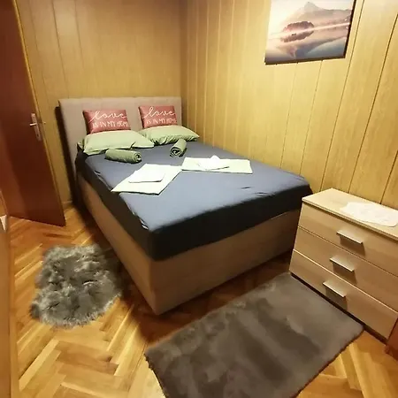 Sindi 3 Apartment