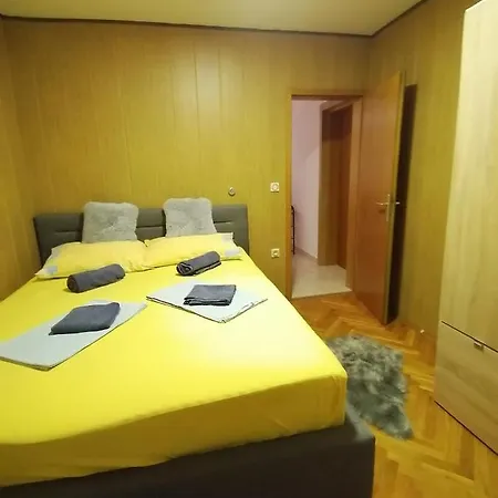 Sindi 3 Apartment *