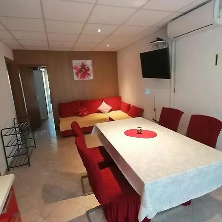 Apartment Sindi 3 Lopar
