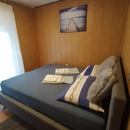 Apartment Sindi 3 *
